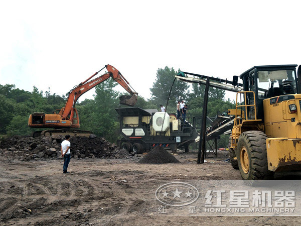 轉(zhuǎn)場靈活，移動自由的矸石移動破碎機(jī)