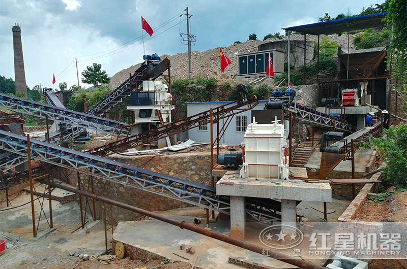 固定式路面固體瀝青破碎現場